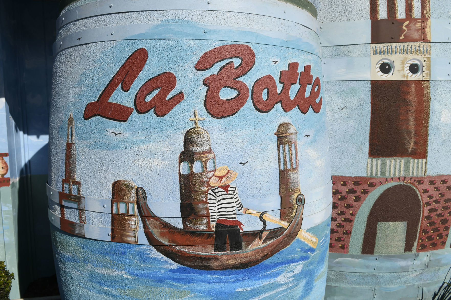 091719 La Botte mural 08.jpg